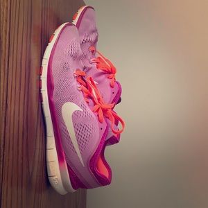 Nike Free 5.0 tennis shoes